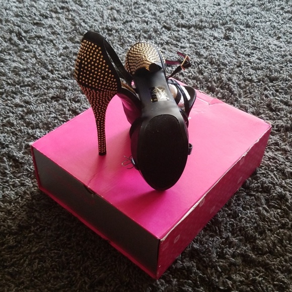 Jenifer Heeled Sandal - Picture 4 of 5